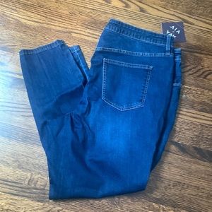 Ava & Viv 22W skinny jeans. NWT!